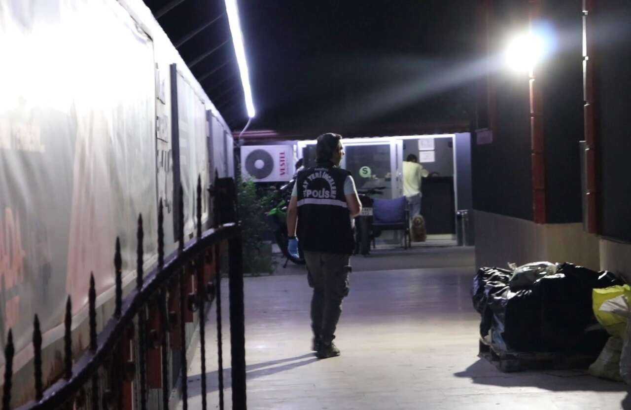 Apartta kanlı kavga! Ev arkadaşını bıçakladı 5